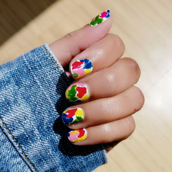 holi nail art